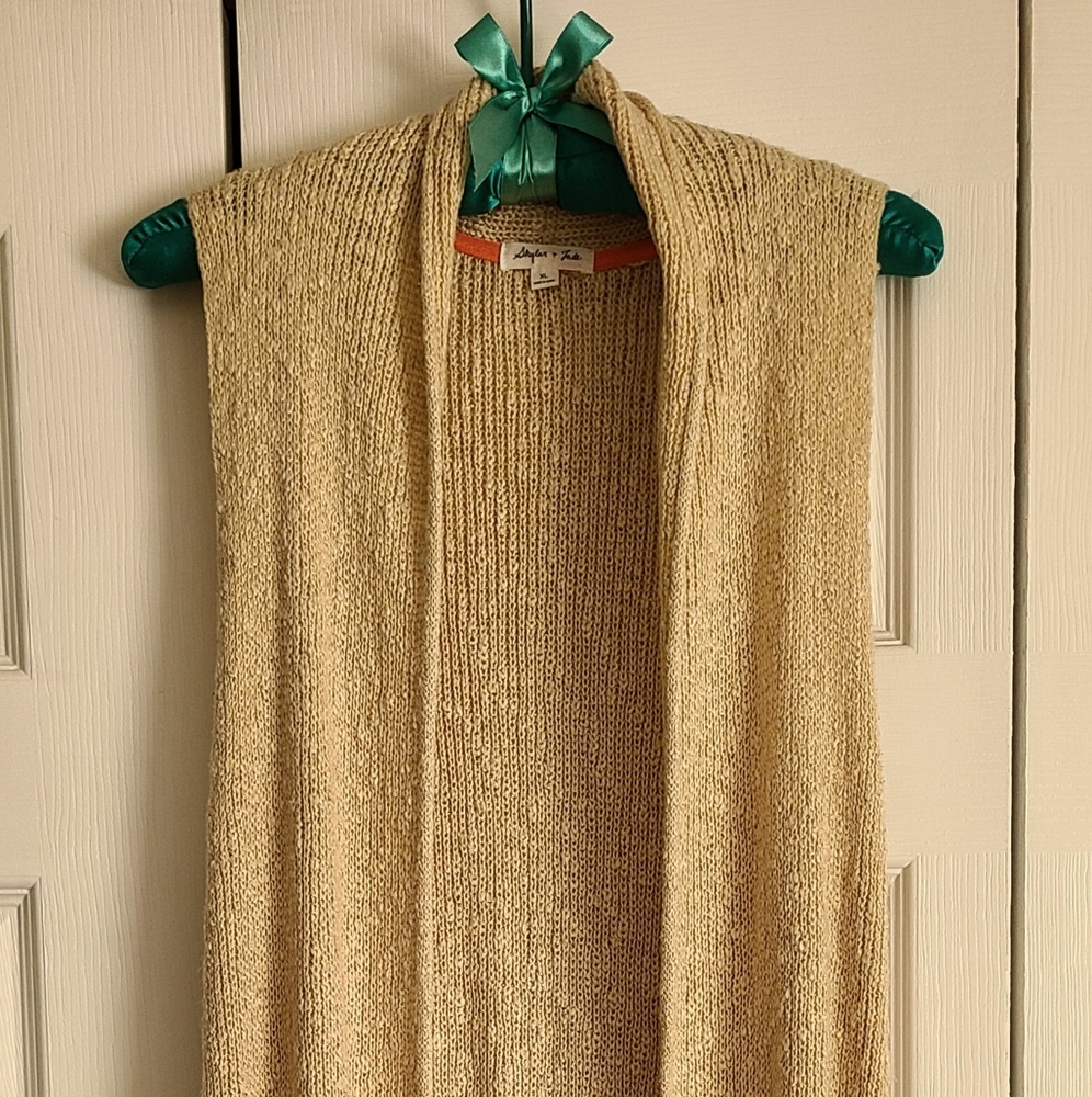 Sweater vest